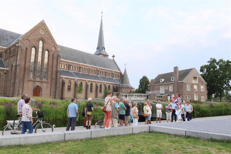 Vrienden van Oud Hillegom wandelen op 12 juli 