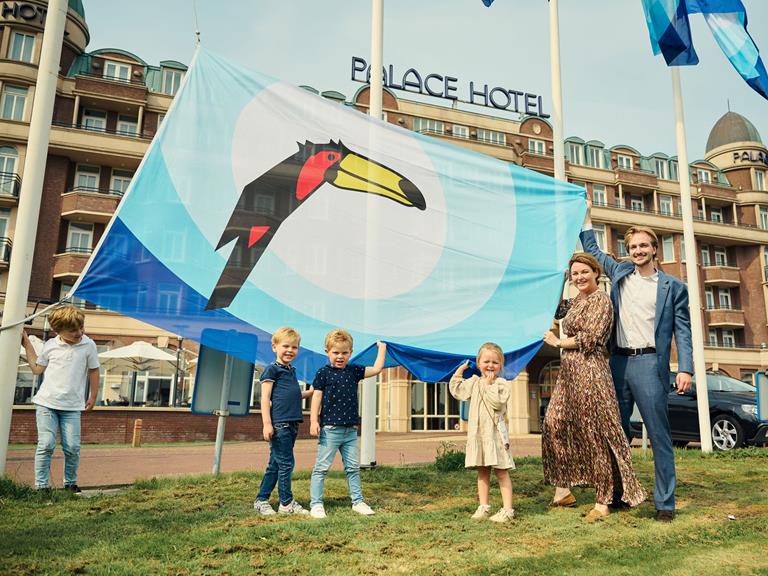 De Toekanvlag wappert bij het Palace hotel Noordwijk