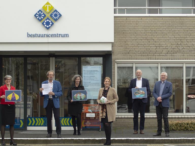 Gemeente Teylingen adopteert drie Reuzenbollen