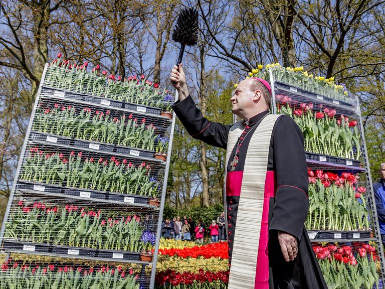 Toch weer Nederlandse Paasbloemen op Sint Pietersplein 