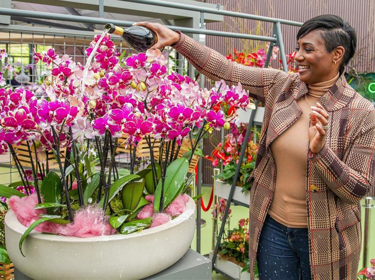 Edsilia Rombley doopt Phalaenopsis in Keukenhof