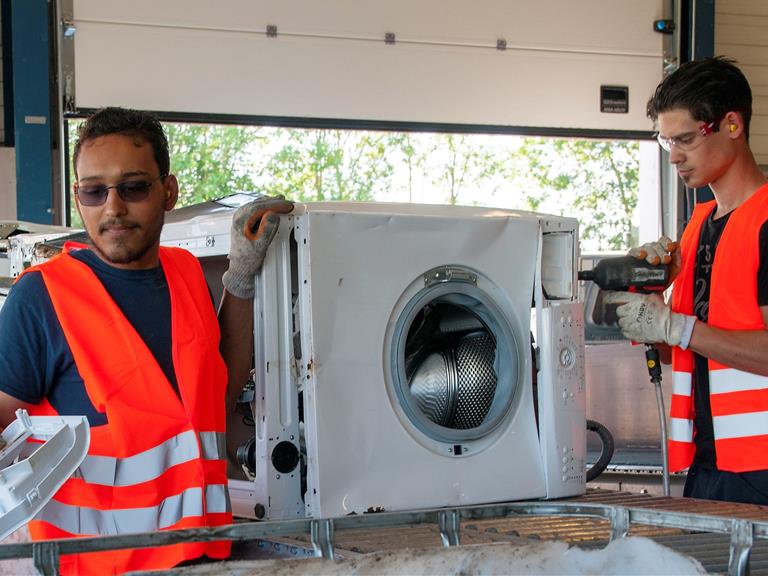 E-waste sorteercentrum Meerlanden voor Hernieuwen behaalt als eerste in Nederland